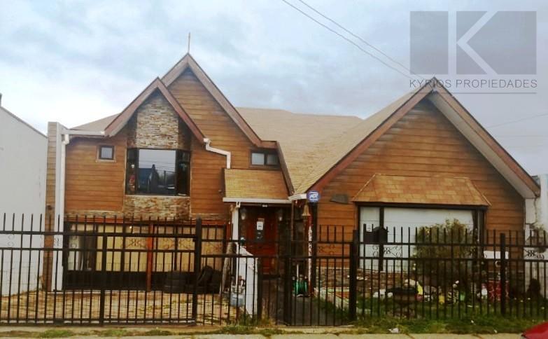 EXCELENTE CASA 2 PISOS CON VISTA AL ESTRECHO