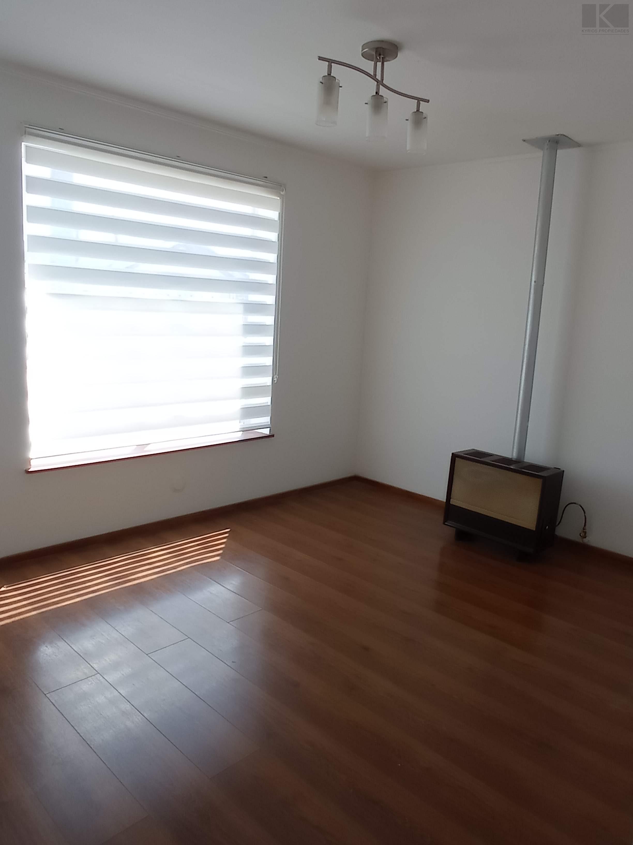 SE ARRIENDA COMODA CASA SEMINUEVA